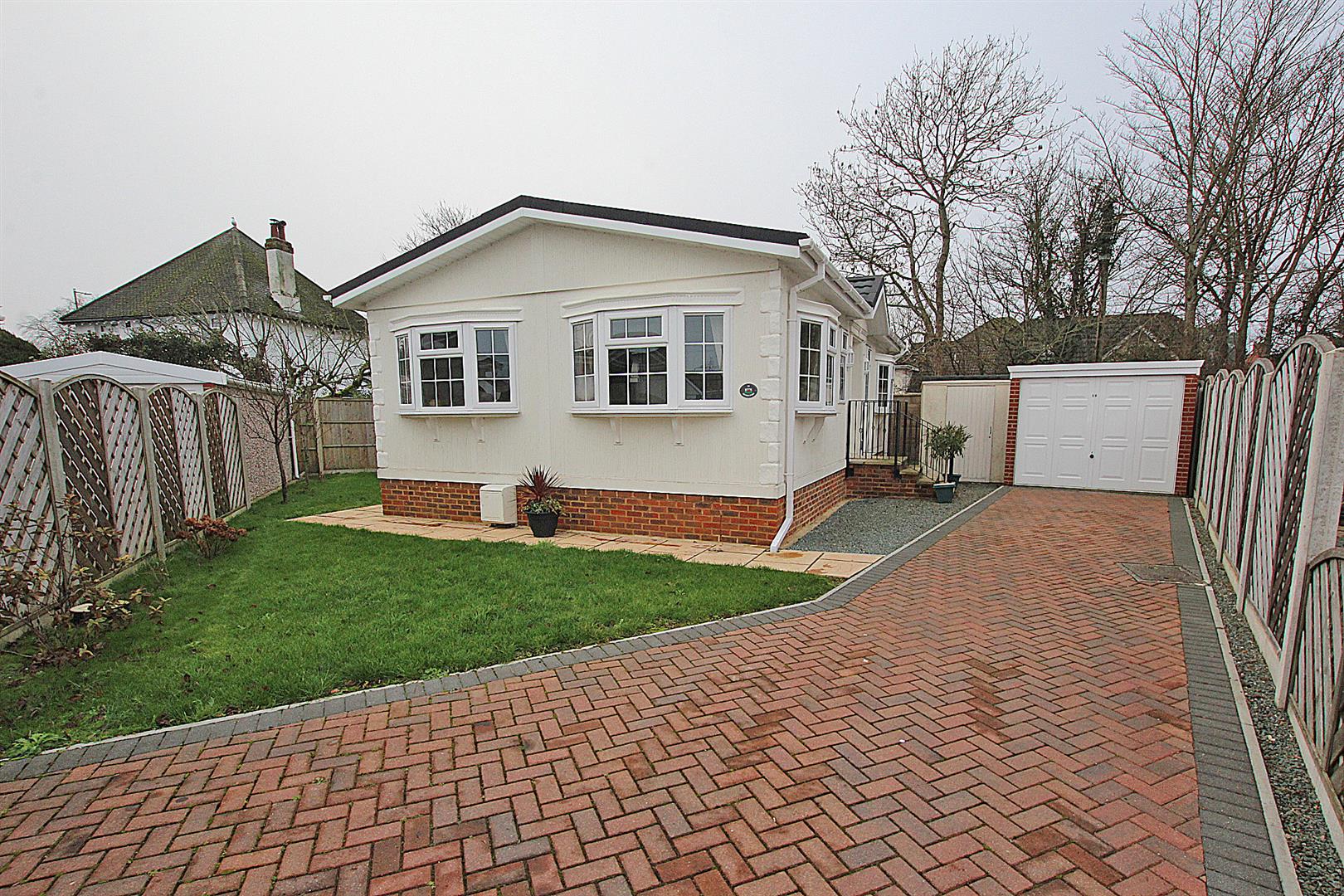 2 Bedroom Property For Sale in Bournemouth £230,000